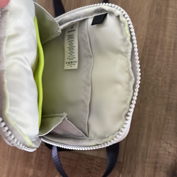 Lululemon Easy Access Cross body bag - Picture 9 of 10